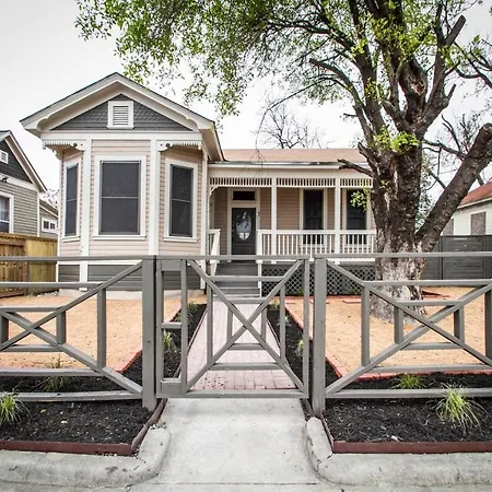 Wyoming St Restored Historic 2Br/1Ba Downtown